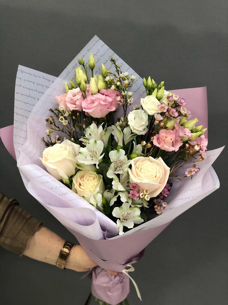 Букет цветов из: Альстромерии, Розы и Лизиантусы в Черемушках Курской области