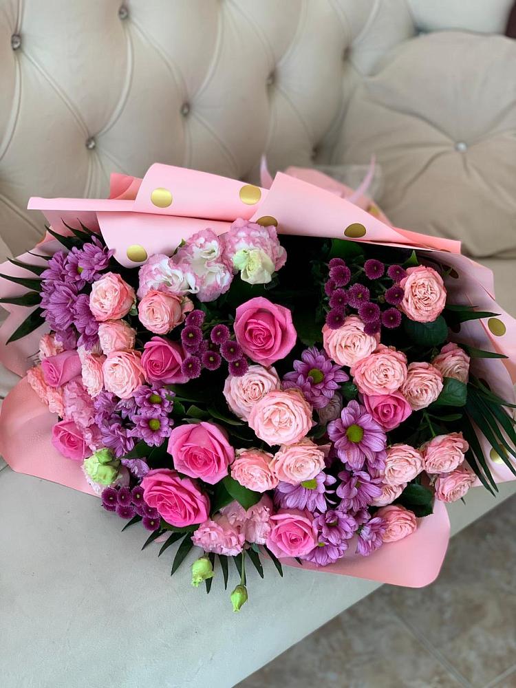 Букет цветов из: Хризантемы, Розы и Лизиантусы в Черемушках Курской области