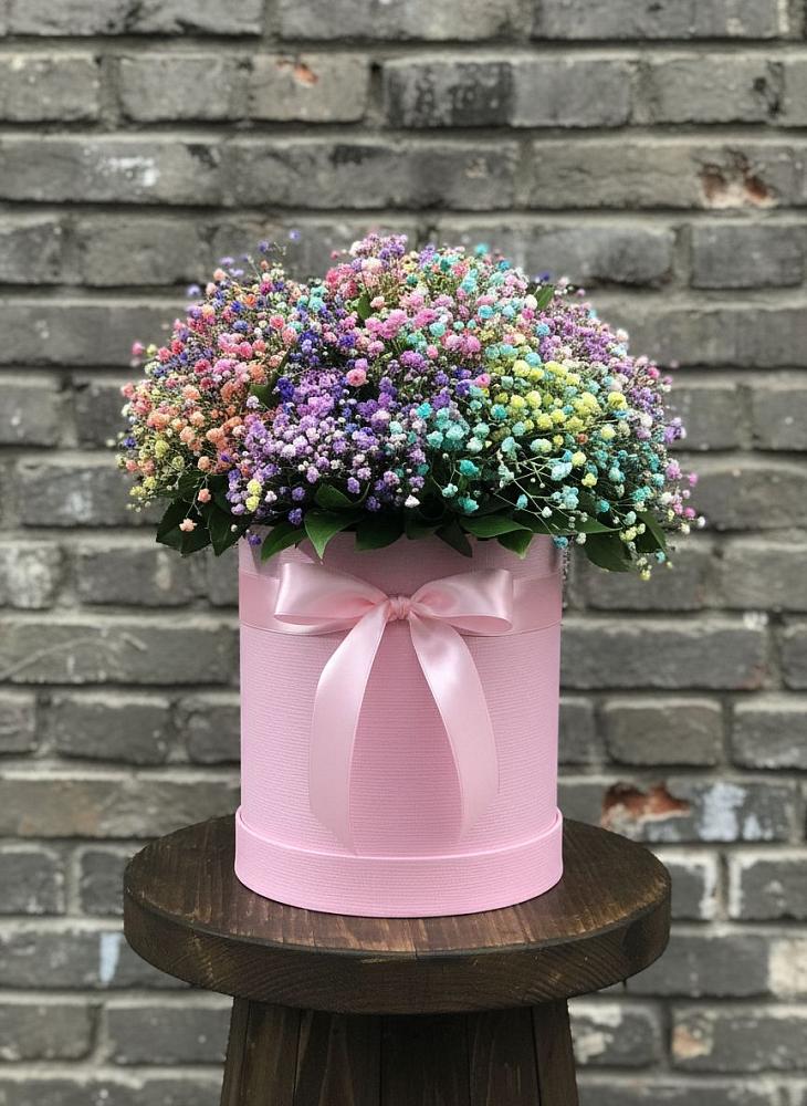 Цветочная композиция из Гипсофила и Розы в шляпной коробке в Черемушках Курской области