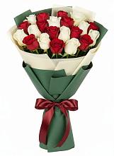 Букет Микс из красных и белых роз в Черемушках Курской области