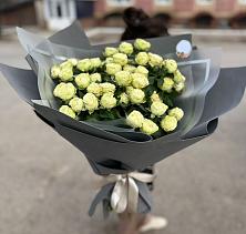 Букет Белые кустовые розы Солинеро в Черемушках Курской области