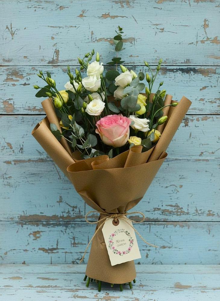 Букет цветов из: Розы и Лизиантусы в Черемушках Курской области