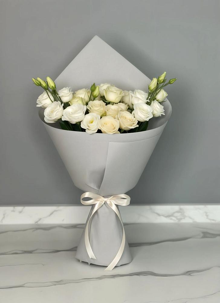 Букет цветов из: Розы и Лизиантусы в Черемушках Курской области