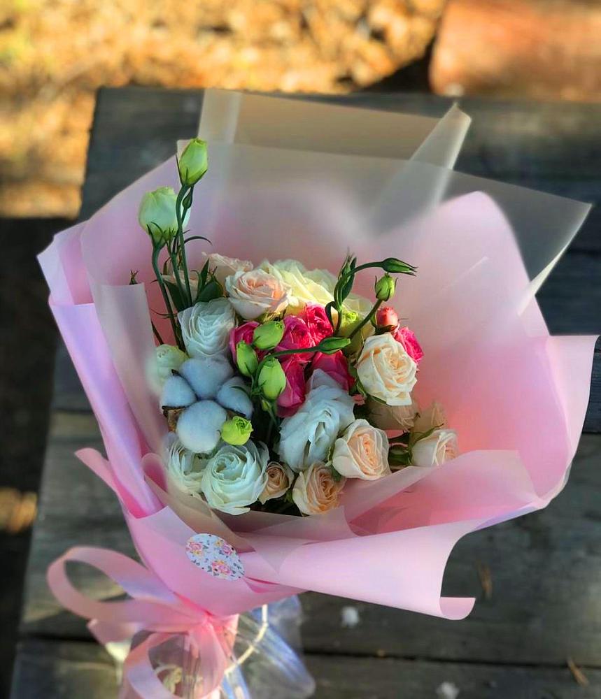 Букет цветов из: Розы и Лизиантусы в Черемушках Курской области