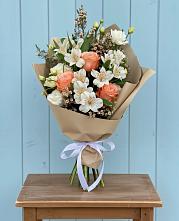 Букет цветов из:  Альстромерии, Лизиантусы, Розы и Хризантемы в Черемушках Курской области