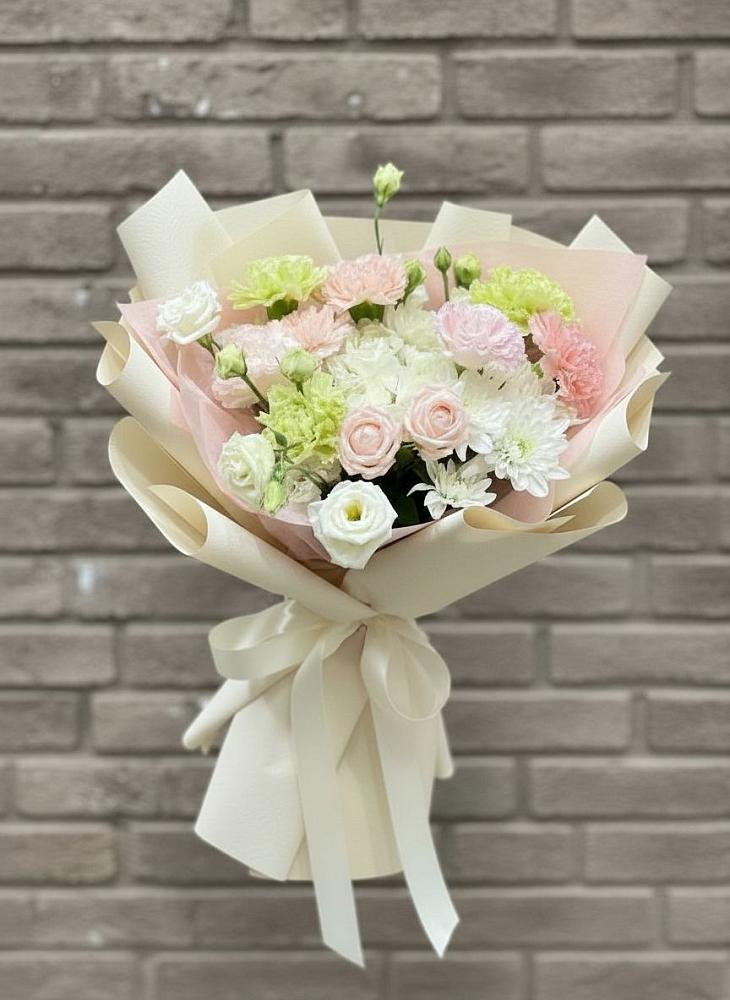 Букет цветов из: Гвоздики, Розы, Лизиантусы и Хризантемы в Черемушках Курской области