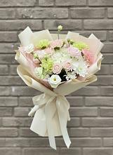 Букет цветов из:  Гвоздики, Розы, Лизиантусы и Хризантемы в Черемушках Курской области