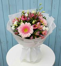 Букет цветов из:  Герберы, Альстромерии и Лизиантусы в Черемушках Курской области