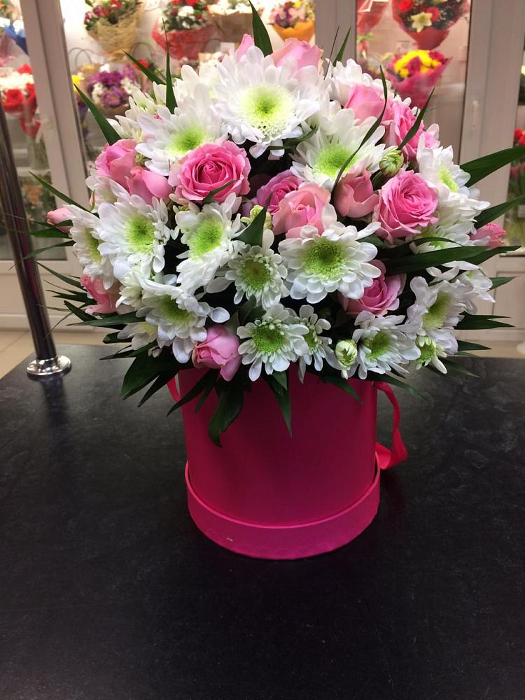 Цветочная композиция из Розы и Хризантемы в шляпной коробке в Черемушках Курской области