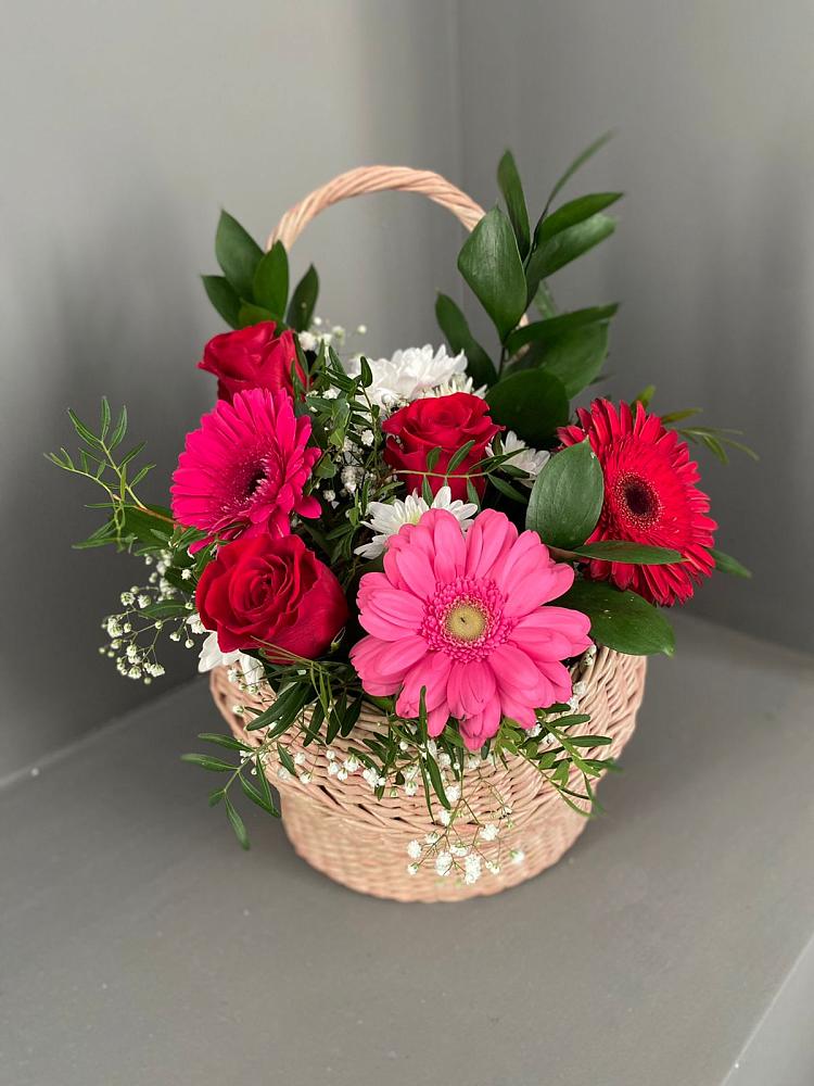 Цветочная композиция из Розы, Хризантемы и Герберы в корзине в Черемушках Курской области