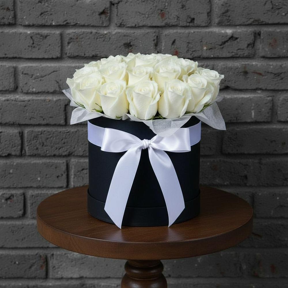 Цветочная композиция из Розы в шляпной коробке в Черемушках Курской области