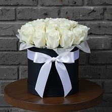 Цветочная композиция из Розы в шляпной коробке в Черемушках Курской области